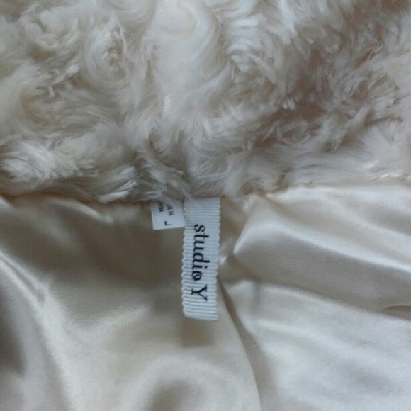 Polyester fluffy crop jacket - Picture 4 of 4